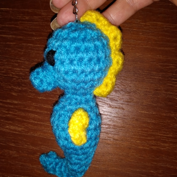 NEW Keychain Seahorse Purse Tag Blue Crochet HANDCRAFTED - Picture 5 of 7